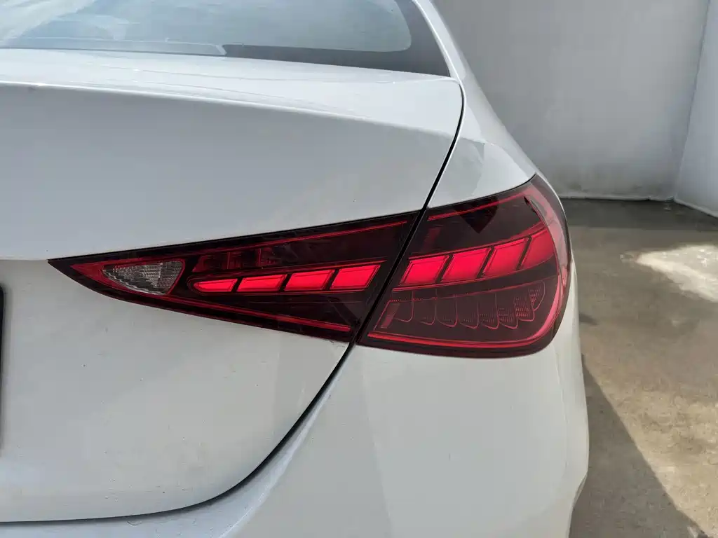 Mercedes-Benz C-Class — миниатюра 11