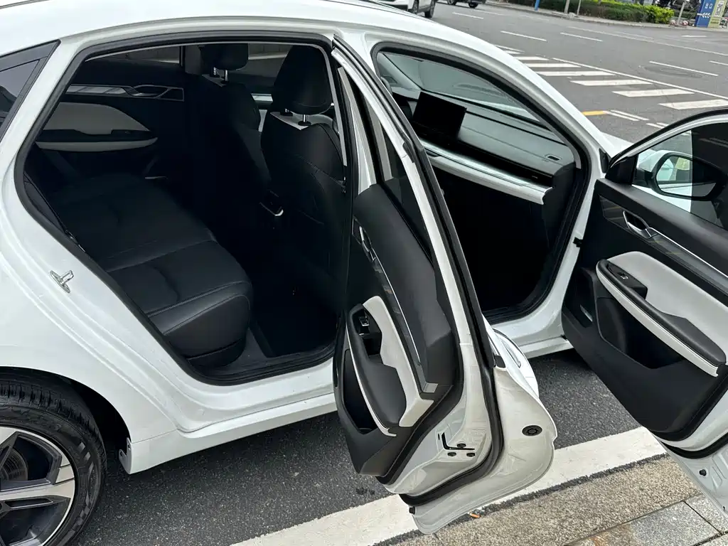 Geely Emgrand L — миниатюра 14