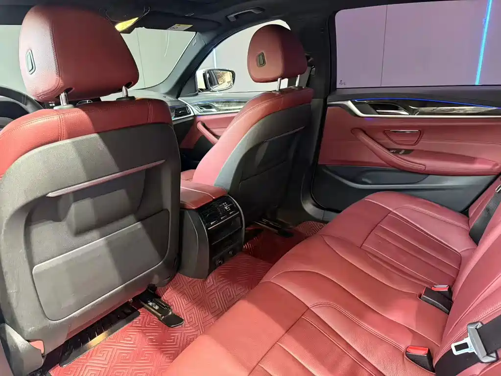 BMW 5 Series — миниатюра 10