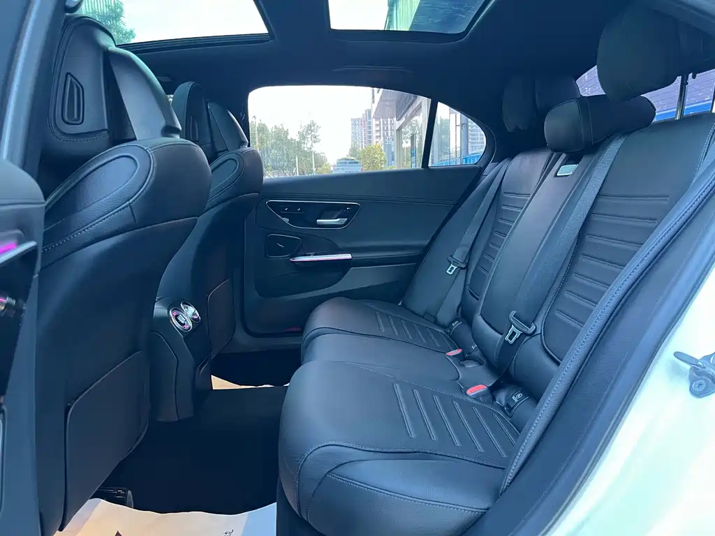 Mercedes-Benz C-Class — миниатюра 10