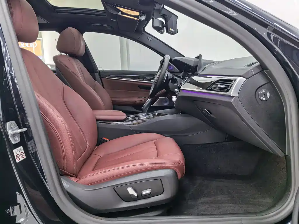 BMW 5 Series — миниатюра 16