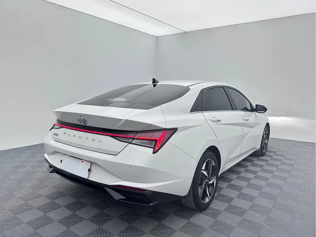 Hyundai Elantra — миниатюра 6