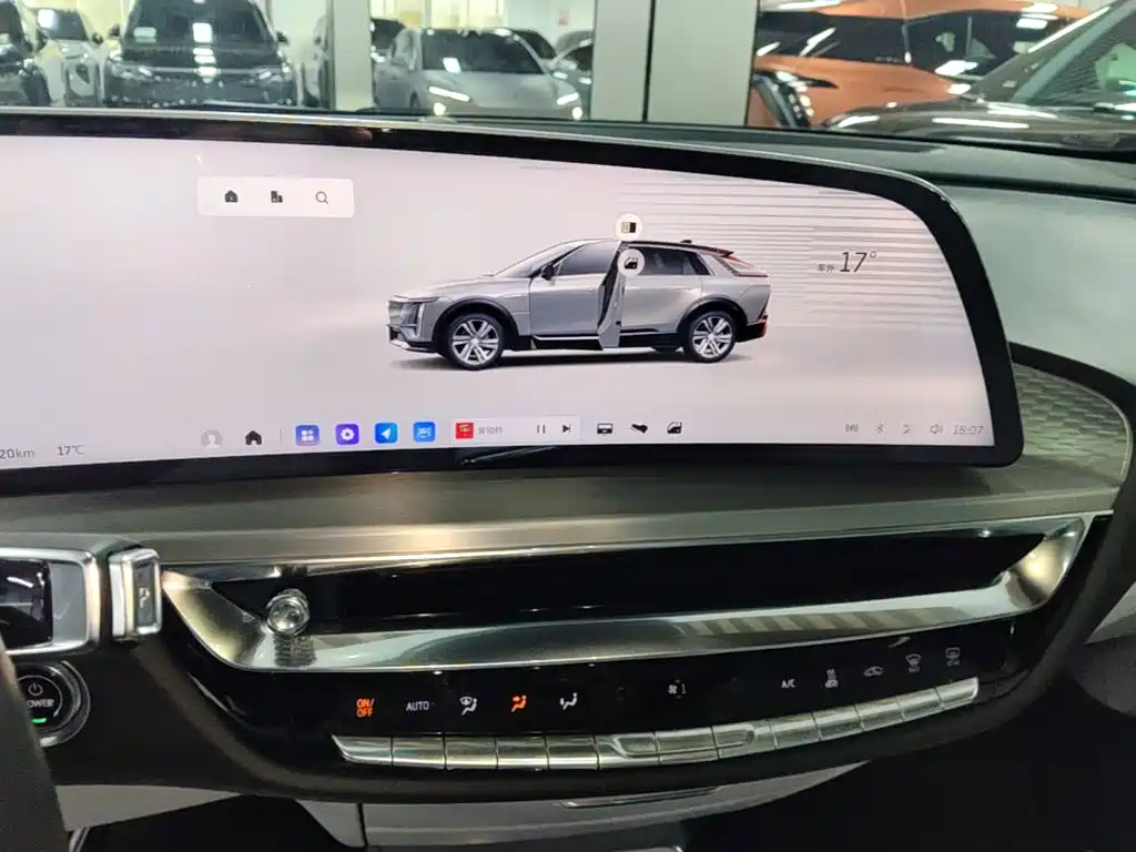Cadillac Lyriq — миниатюра 13
