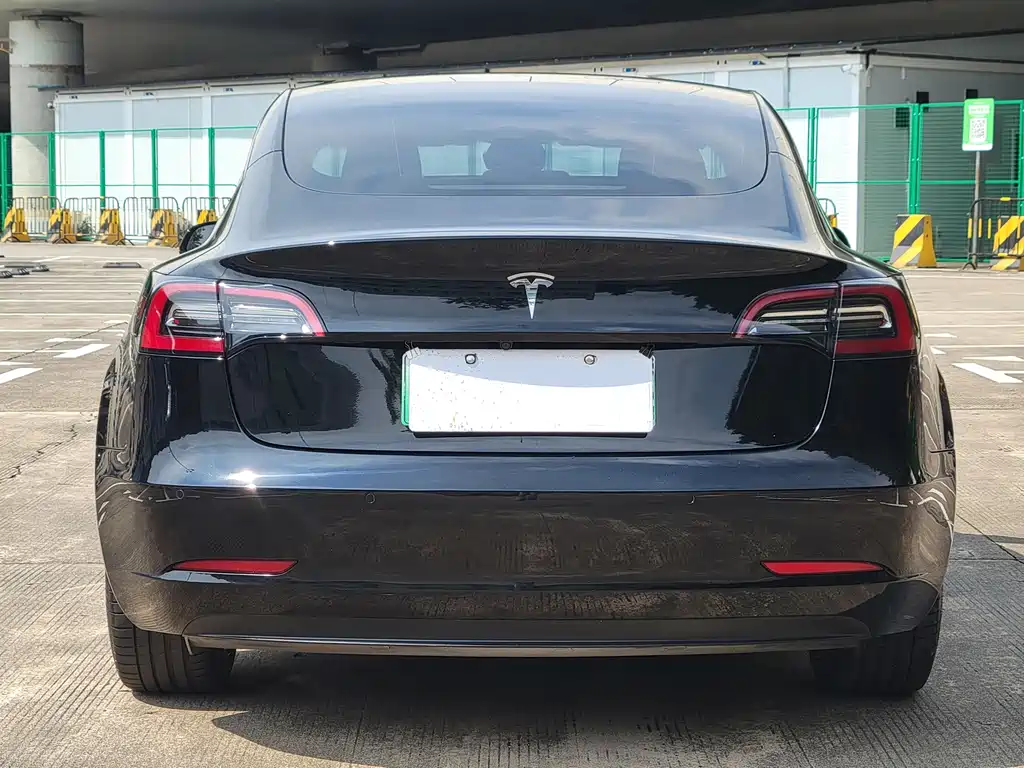 Tesla Model 3 — миниатюра 12