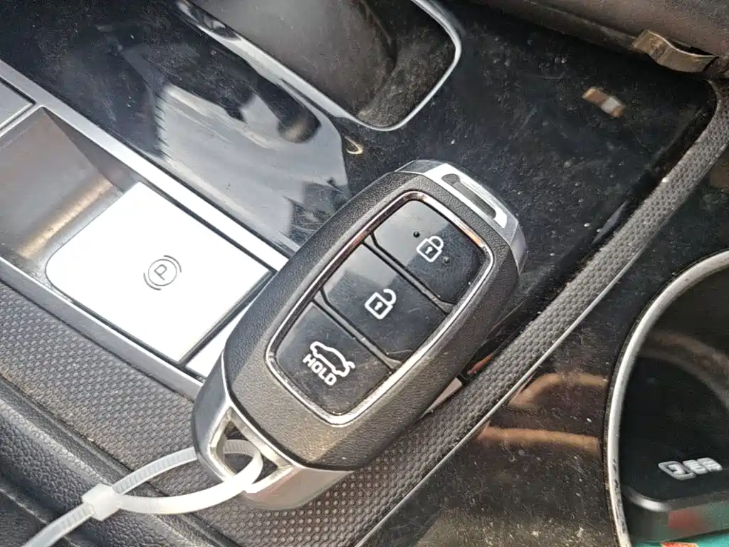 Hyundai Elantra — миниатюра 9