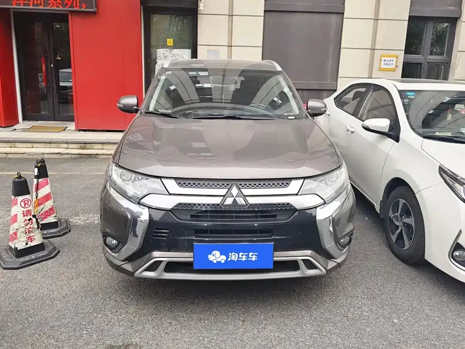 Mitsubishi Outlander — миниатюра 2