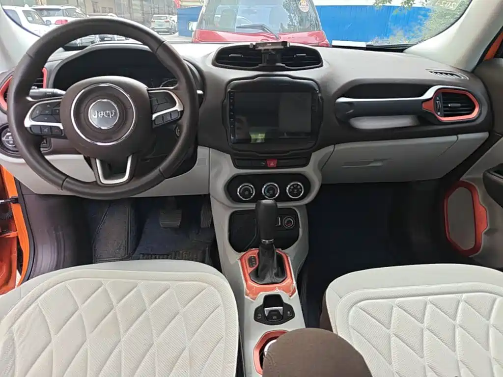 Jeep Renegade — миниатюра 5