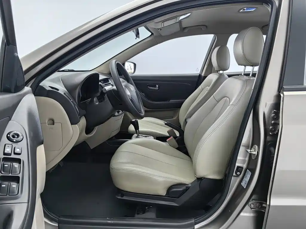 Hyundai Elantra — миниатюра 10
