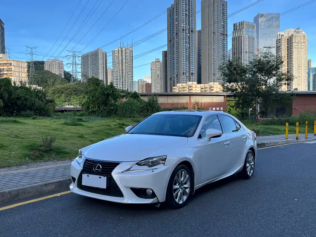 Lexus IS 2013