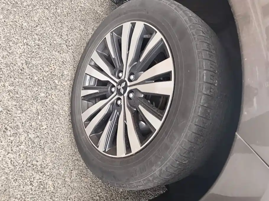 Mitsubishi Outlander — миниатюра 6