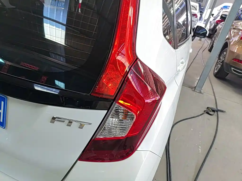 Honda Fit — миниатюра 8