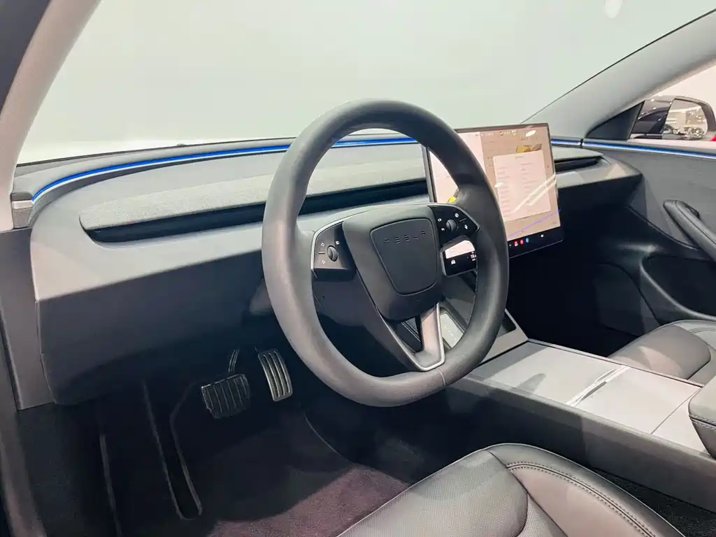 Tesla Model 3 — миниатюра 4