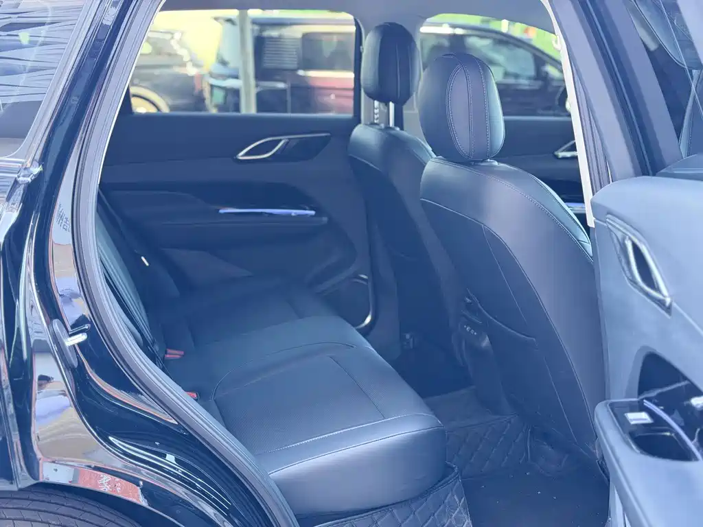 Hongqi Hongqi HS3 PHEV — миниатюра 18