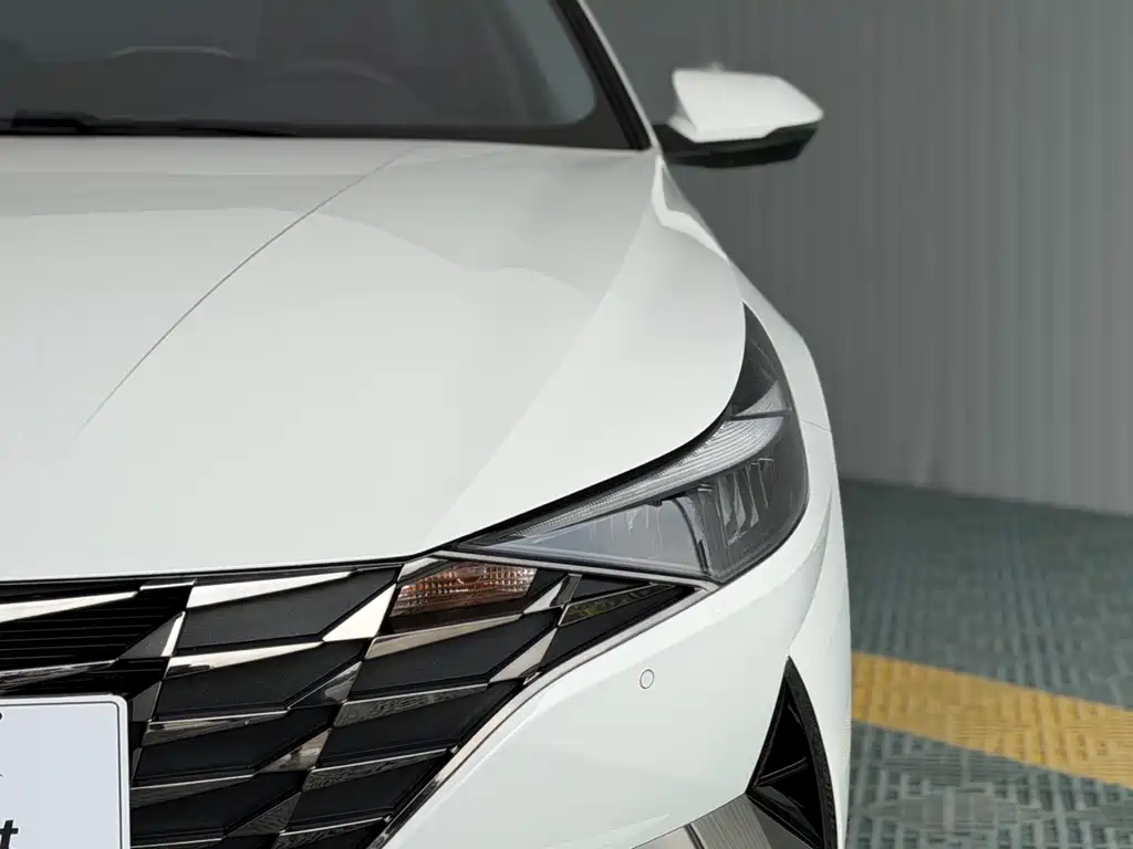 Hyundai Elantra — миниатюра 8