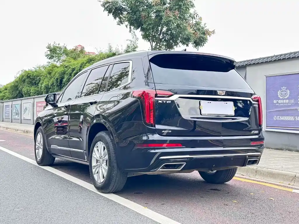 CADILLAC XT6