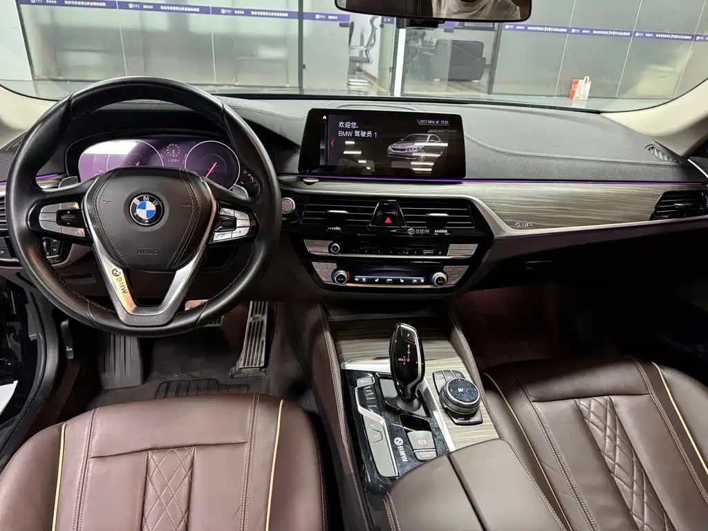 BMW 5 Series — миниатюра 4