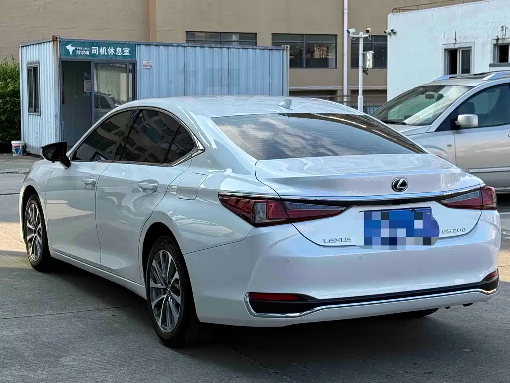 Lexus ES — миниатюра 9