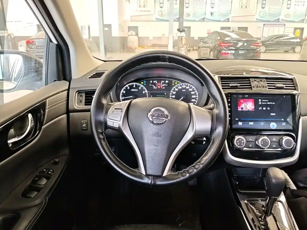 Nissan Tiida — миниатюра 11