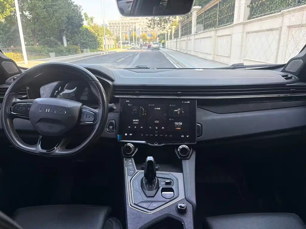 Lynk & Co 01 — миниатюра 10