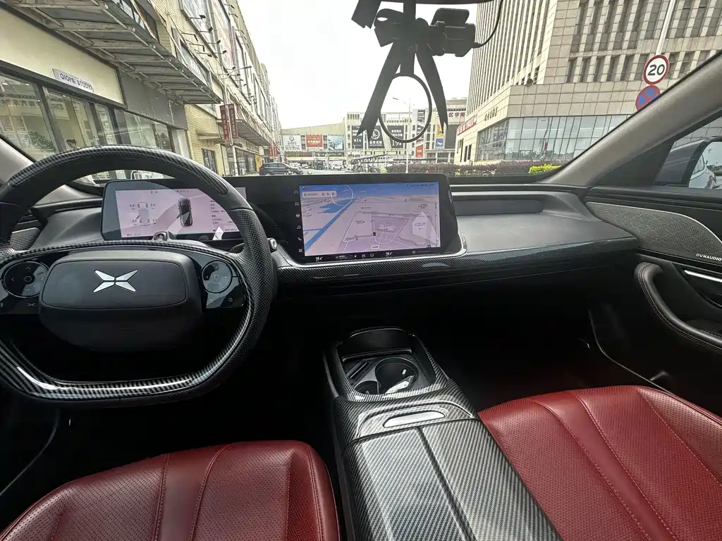XPeng P7 — миниатюра 10