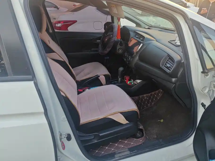 Honda Fit — миниатюра 8