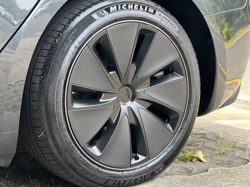 Tesla Model 3 — миниатюра 19