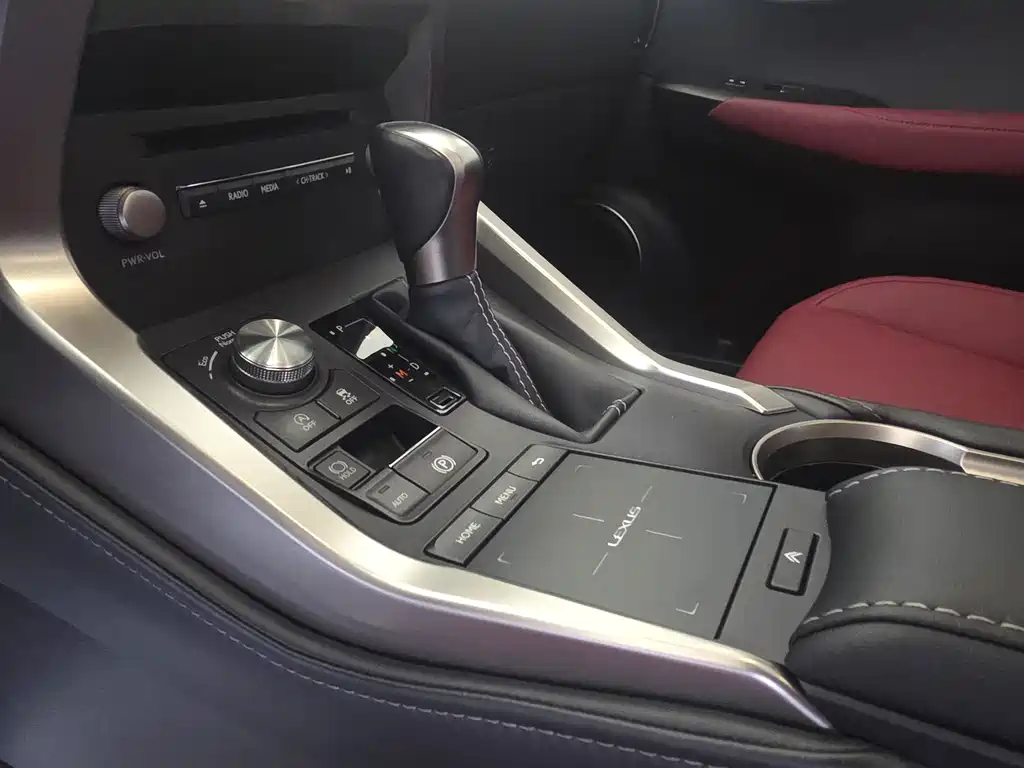 Lexus NX — миниатюра 8