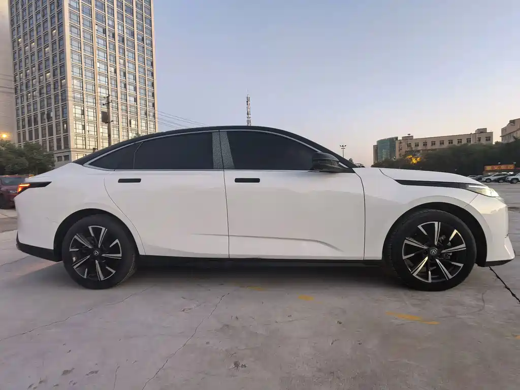 Changan Eado — миниатюра 4