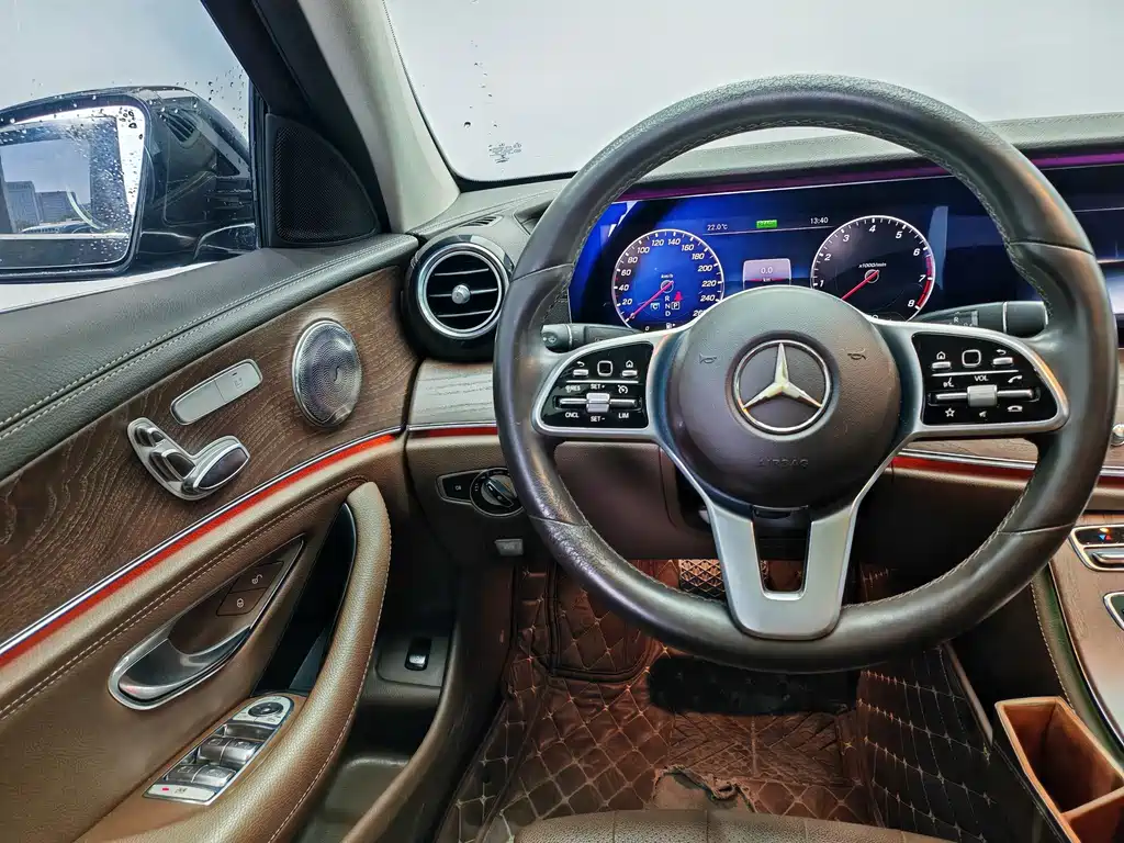 Mercedes-Benz E-Class — миниатюра 9