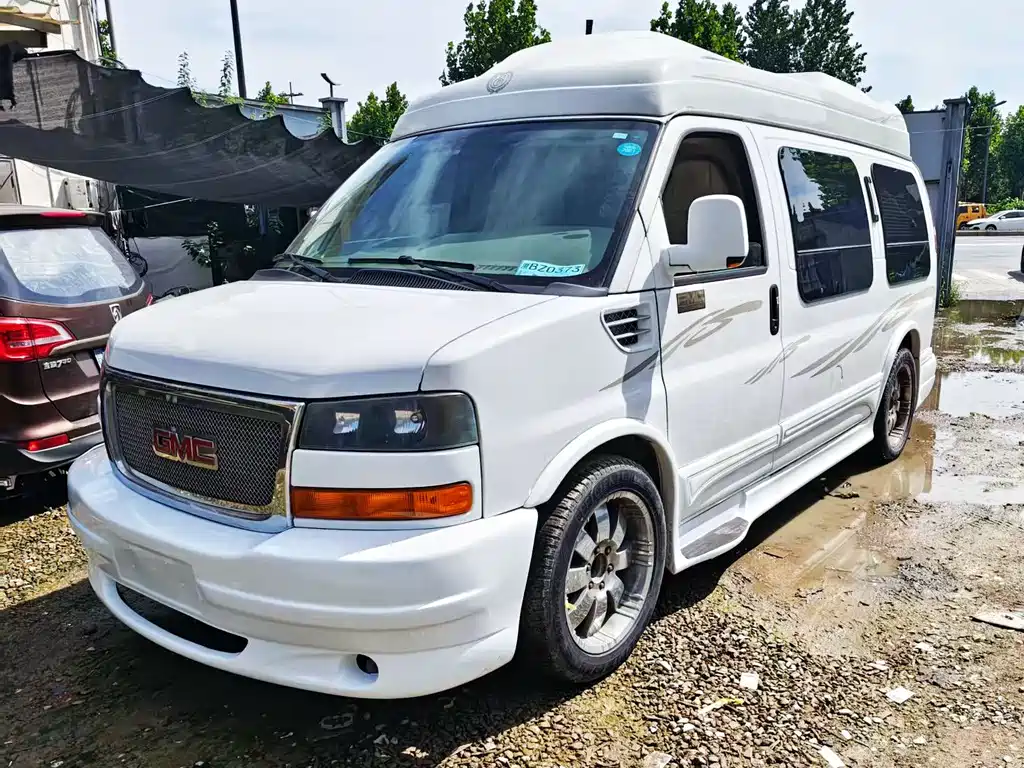 GMC Savana