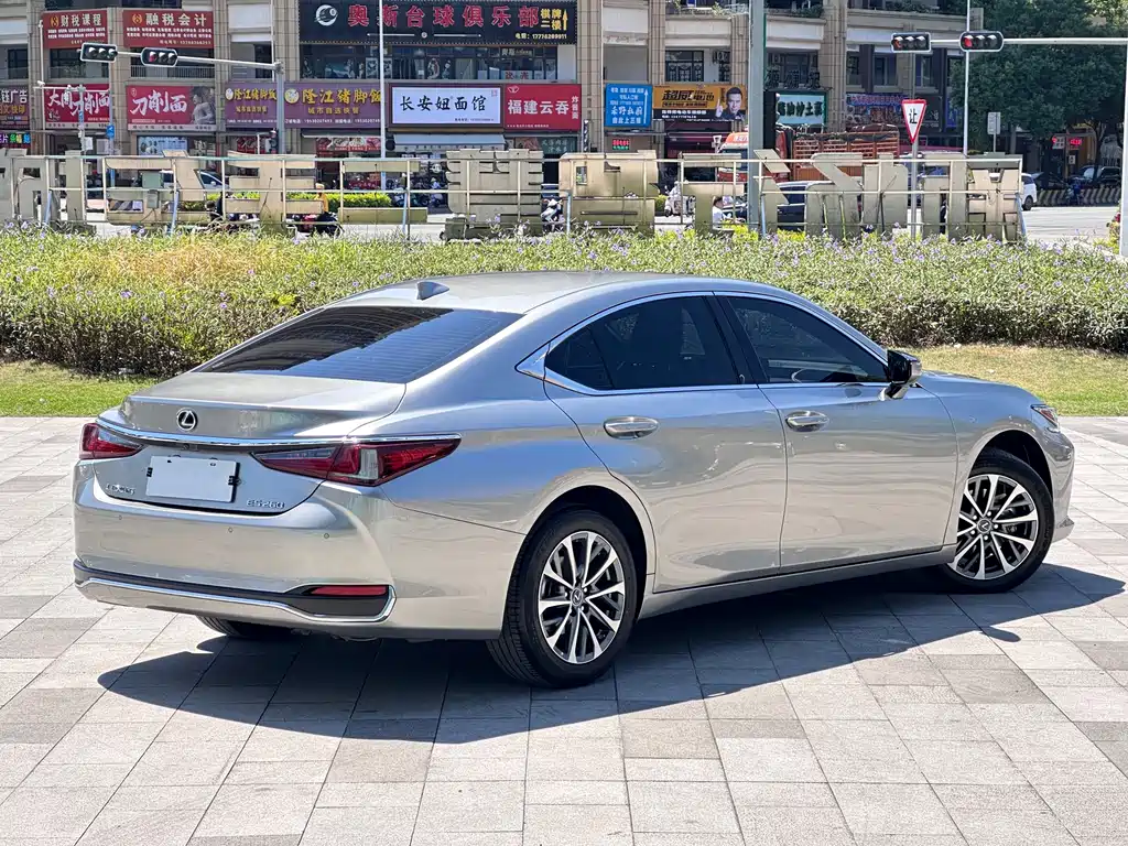 Lexus ES — миниатюра 4