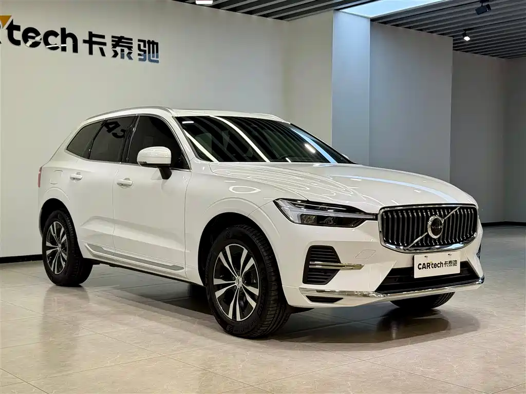 Volvo XC60 2025 B5 Luxury