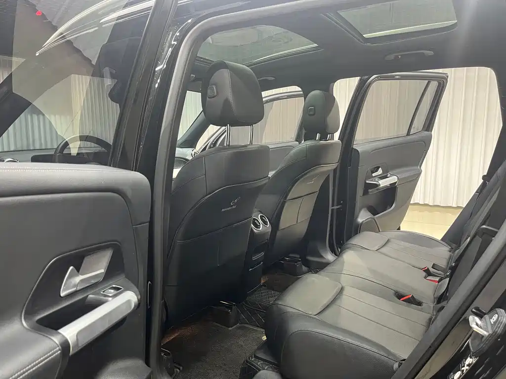 Mercedes-Benz GLB — миниатюра 10