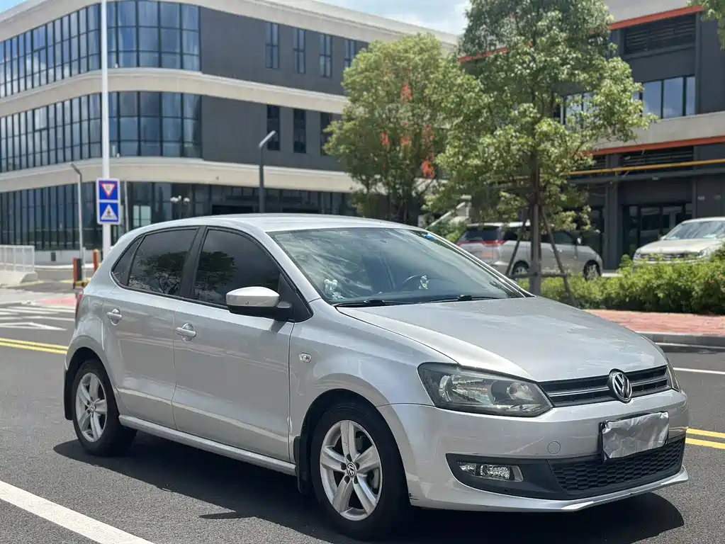 Volkswagen Polo 2011 1.6L AT