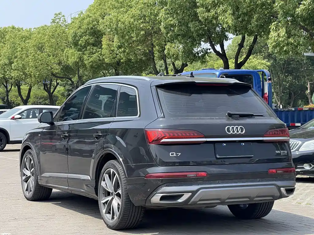 Audi Q7 2023 55 TFSI quattro S line Sport