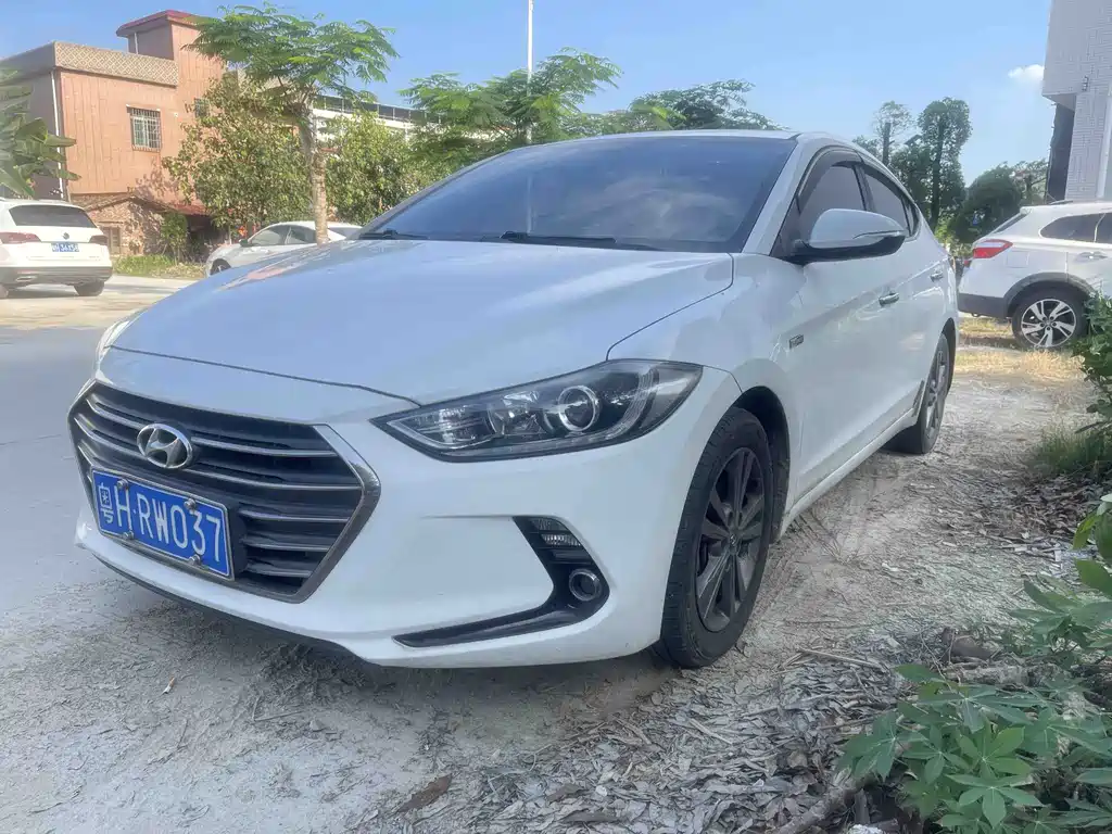 Купить Hyundai Elantra