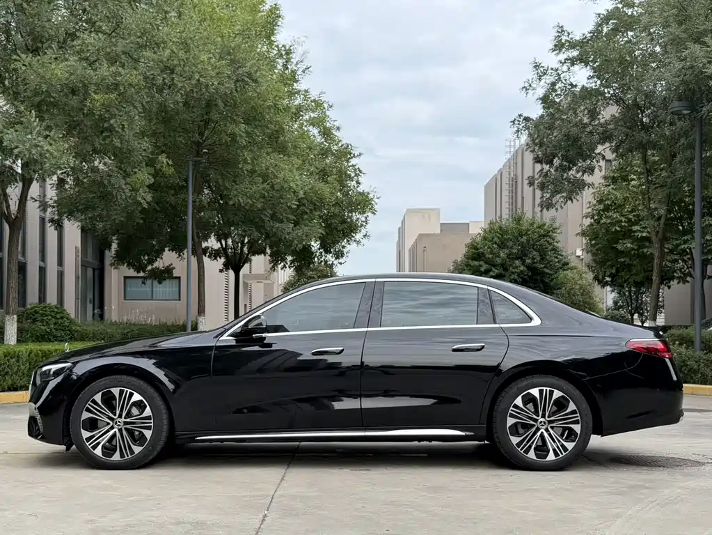 Mercedes-Benz E-Class — миниатюра 13