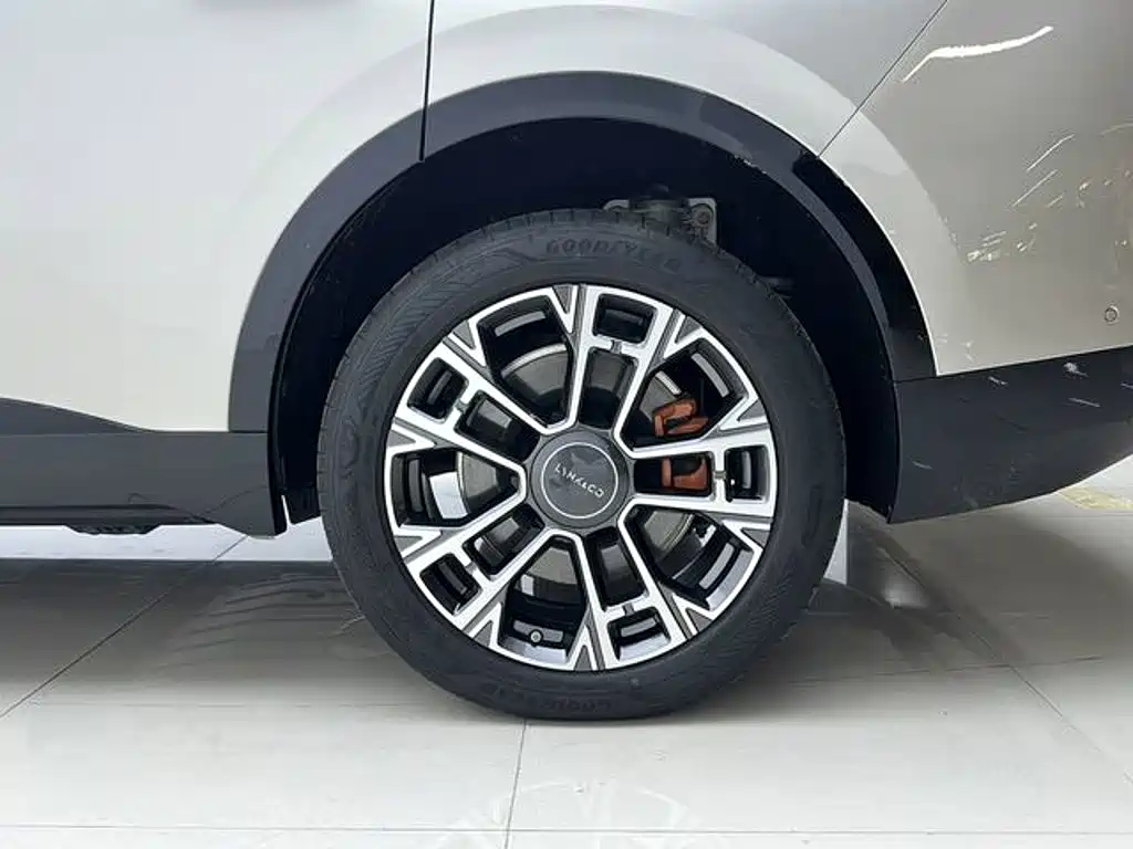 Lynk & Co 900 — миниатюра 15