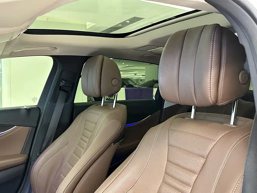 Mercedes-Benz E-Class — миниатюра 11
