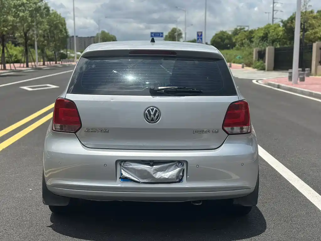 Volkswagen Polo 2011 1.6L AT