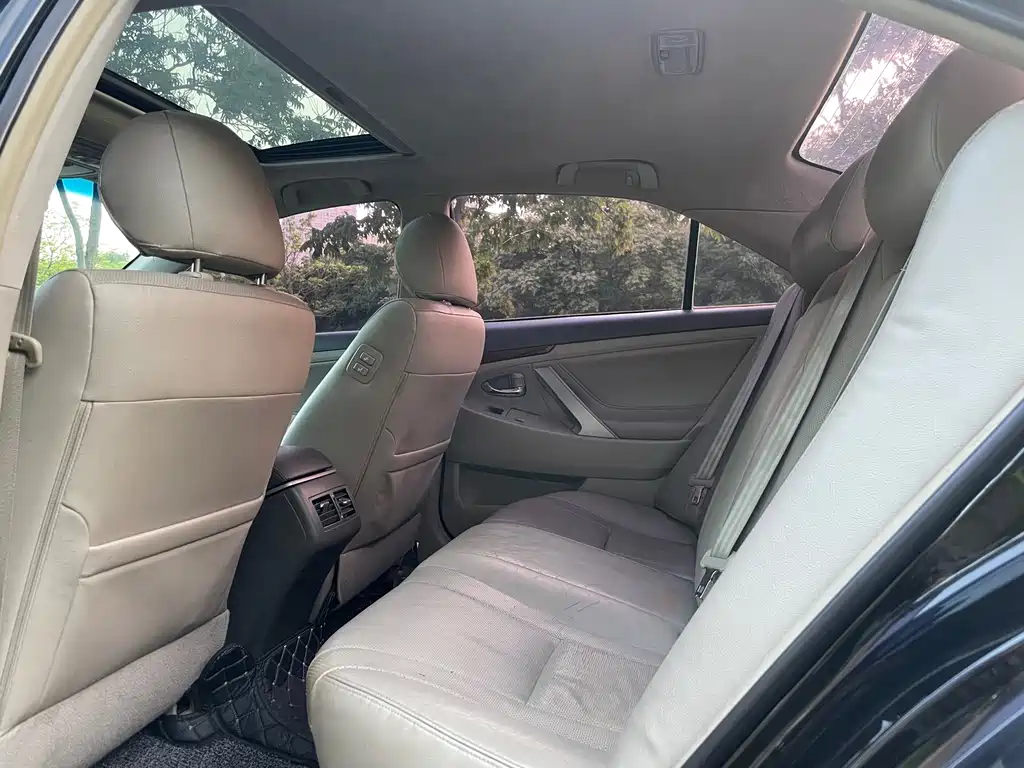 Toyota Camry — миниатюра 5