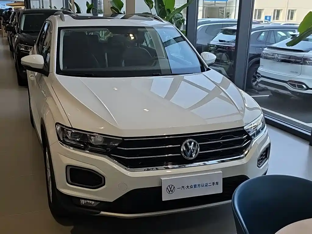 Volkswagen T-Roc — миниатюра 2