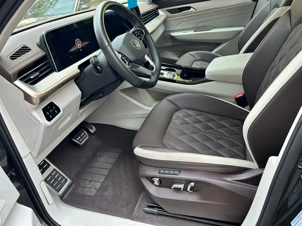 Volkswagen Tavendor 2023 380TSI R-Line