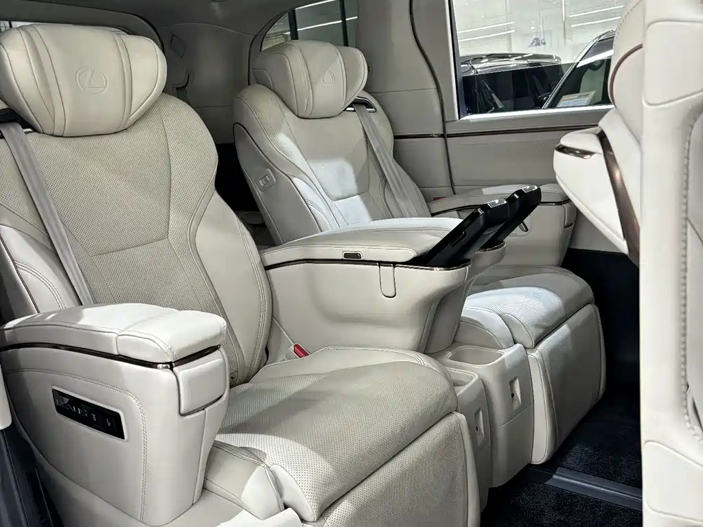 Lexus LM — миниатюра 12