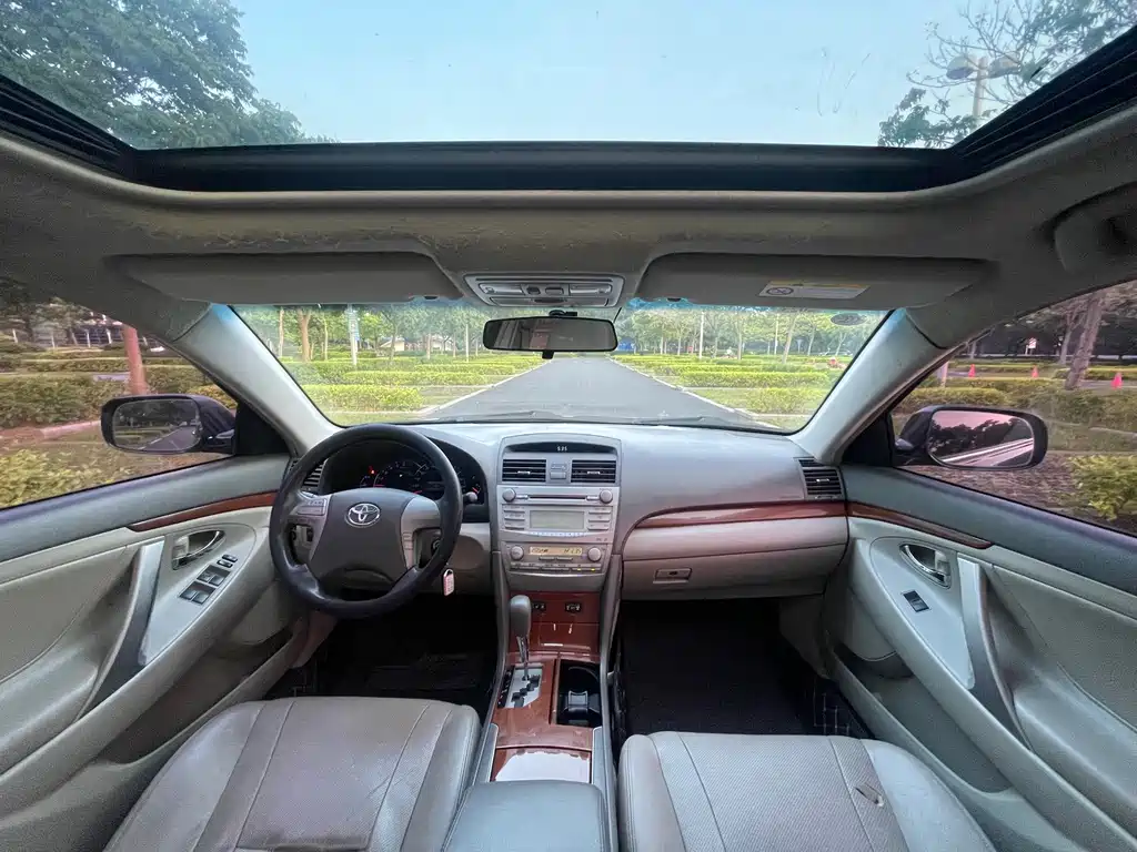 Toyota Camry — миниатюра 6
