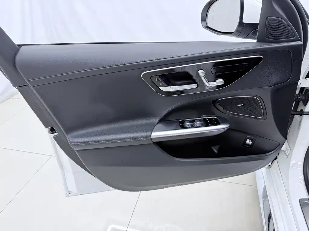 Mercedes-Benz C-Class — миниатюра 16