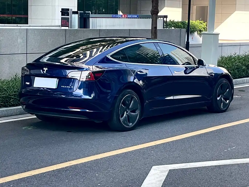 Tesla Model 3 — миниатюра 19