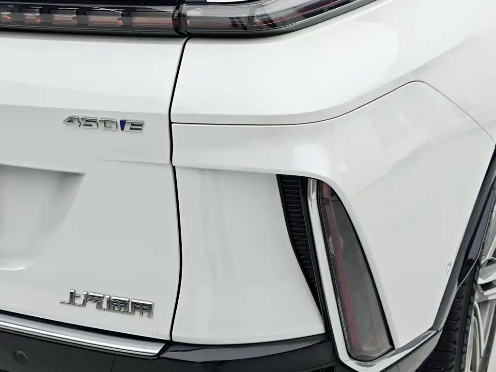 Cadillac Lyriq — миниатюра 5
