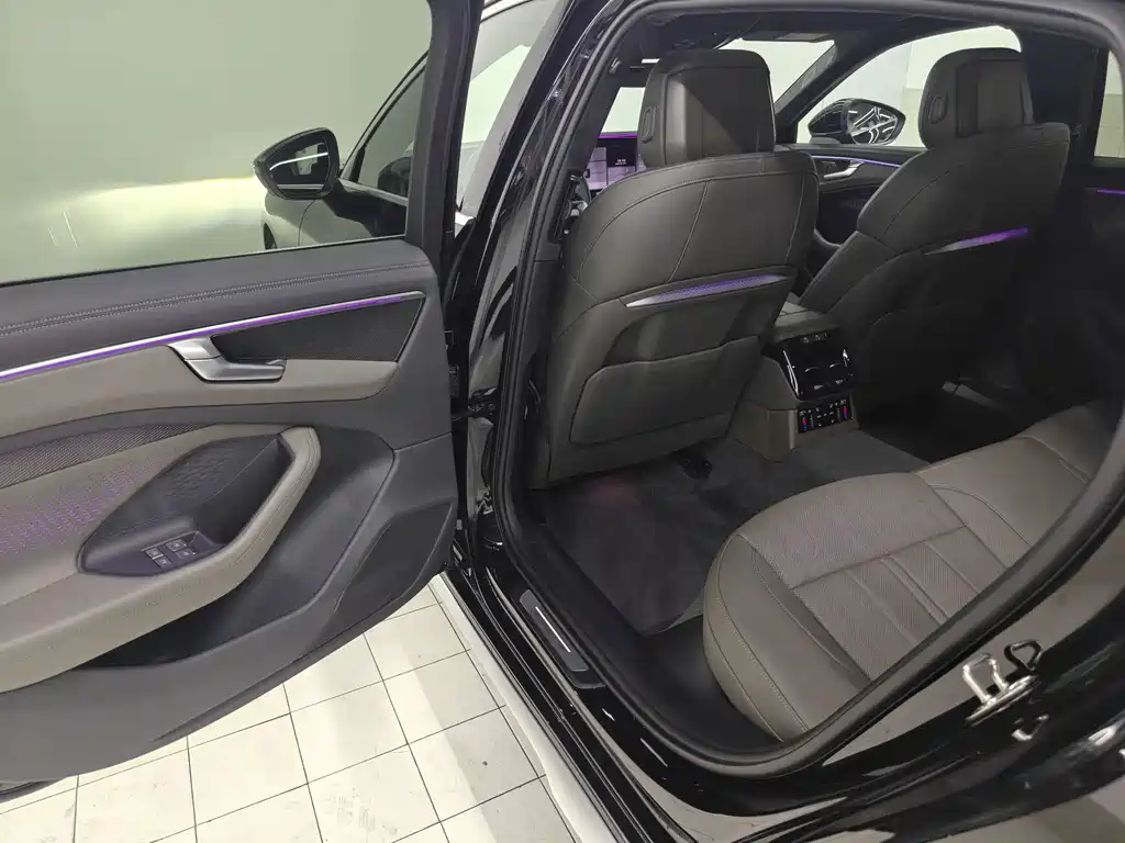 Audi A6L — миниатюра 12