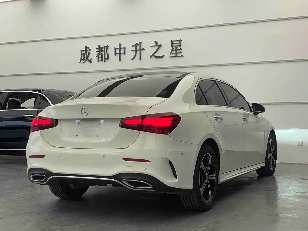 Mercedes-Benz A-Class A 2024 A 200 L Fashion